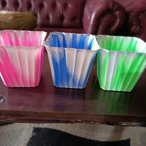 Pot Bunga Gradasi Warna-warni untuk Dekorasi Rumah dan Taman