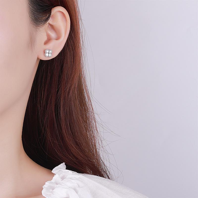 Product Introduction of 【lucky clover】s925 Silver Moissanite stud earrings Four leaf clover temperament superior sense stud earrings 0