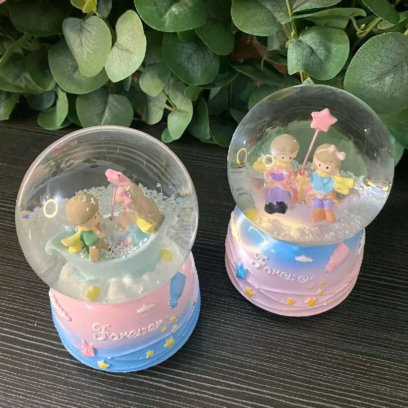 Snow Globe Couple “Forever” Romantis & Lucu – Bola Kaca Hias Musik. (Y-265)