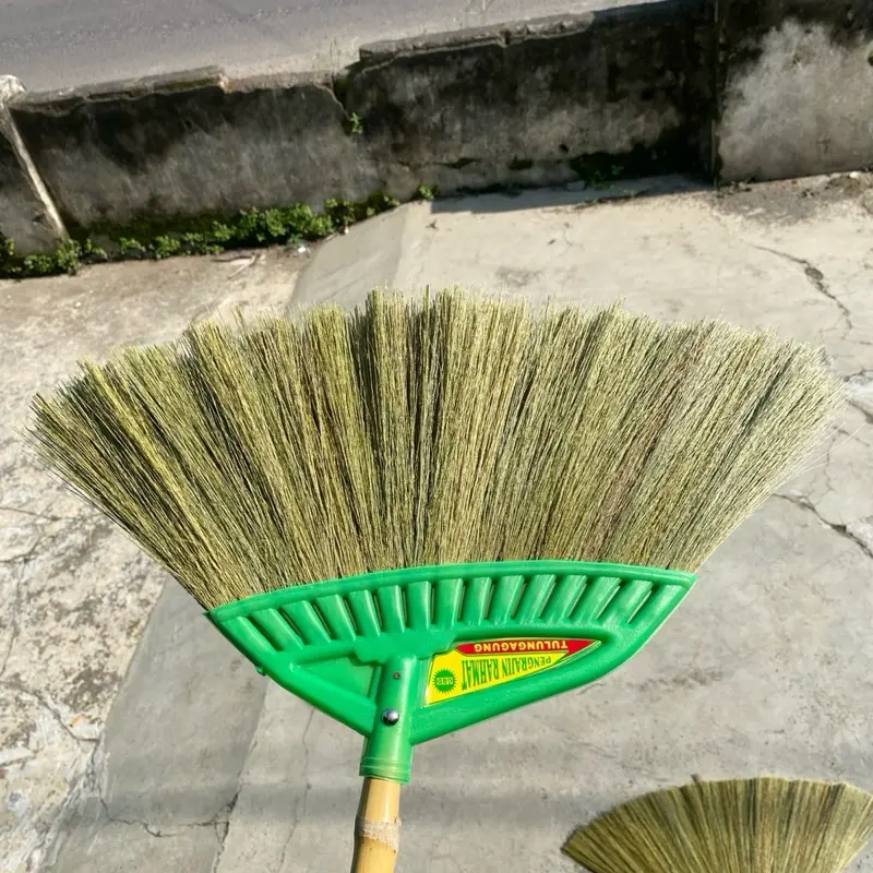 Sapu rayung super tebal gagang bambu super kuat 3