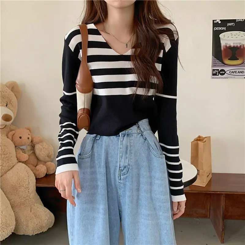 KOKO - Korean Style Long Sleeve Knit Top V-Neck Shirt cardigan korea Panjang Knitwear Wanita Crop Atasan Hitam Pendek Basic Baju Kardigan blouse rajut 1