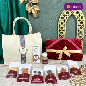 Hampers Khadijah Souvenir Oleh Oleh Haji Umroh Kacang Arab Fustuk Kismis Kurma Air Zam-zam Sajadah