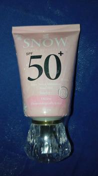 Product Review of DHERBS SNOW TINTED MOISTURISER SPF 50 SUNSCREEN 40ml from A**🫰 1