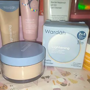 WARDAH BB Tint Lightening Fresh BB Tint 15ml - Base Makeup Super Ringan yang Diformulasikan dengan SPF 32 PA+++ dan Serum Niacinamide Untuk Hasil Makeup Flawless dan Cerah - Foundation - Tahan Air & Keringat - Tahan Lama- Makeup