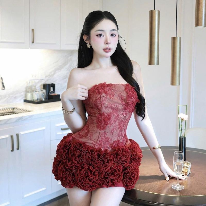 Váy cúp ren kim sa phối tùng hoa sang chảnh