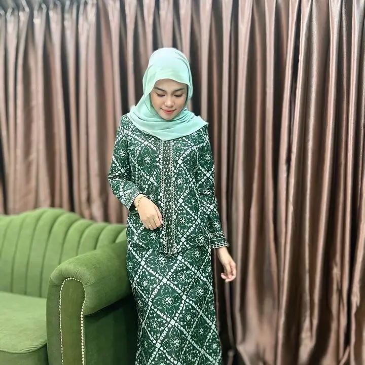 Kebaya Batik Jalur Modern Ironless Raya Mewah Murah