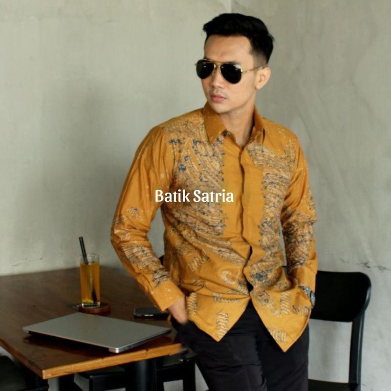 Product Introduction of Batik Satria - Baju Batik Slimfit Motif Wulu gold cowok Mewah - Kemeja Batik Pria Modern Lengan Panjang Lapis Furing Premium Casual Atasan 2