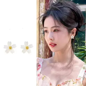 Anting Bunga Gaya Manis untuk Wanita, Desain Unik dan Imut, Cocok untuk Musim Panas