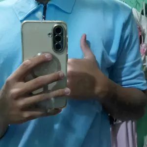 Polo Shirt Pria Elegan dengan Resleting Depan Bahan Nyaman dan Desain Stylish Ideal untuk Gaya Sehari-hari dan Berbagai Kesempatan Kaos Kerah Pendek