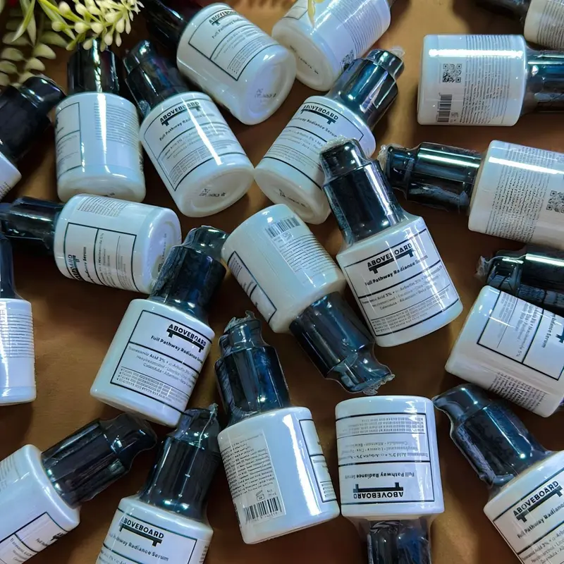 Serum Aboveboard Original Mencerahkan dan Meratakan Warna Kulit dengan TranexamicAcid, Alpha Arbutin, Niacinamide, dan Centella Asiatica Perawatan Wajah 4
