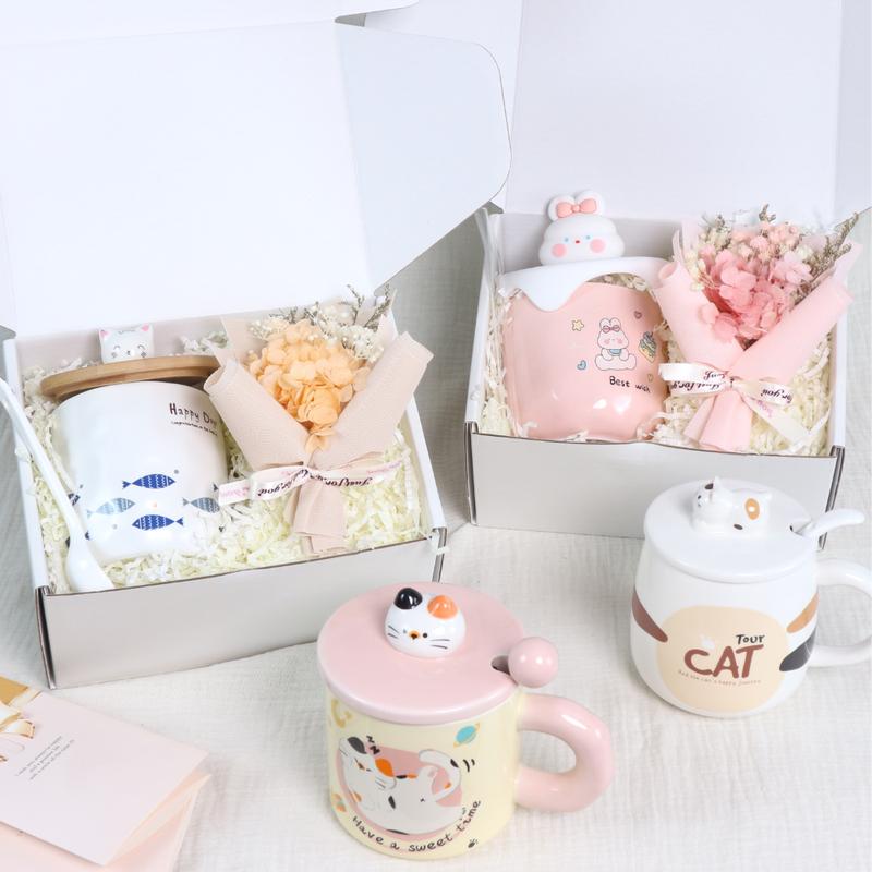 Hộp quà tặng cốc sứ cute kèm hoa khô mini, thiệp, túi xách – Quà tặng sinh nhật, tốt nghiệp, người thân