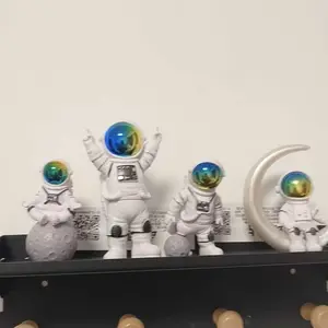 4 buah set Asli Pasokan Langsung Astronot Boneka Astronot Patung Ornamen Hadiah Mainan Meja Deskto