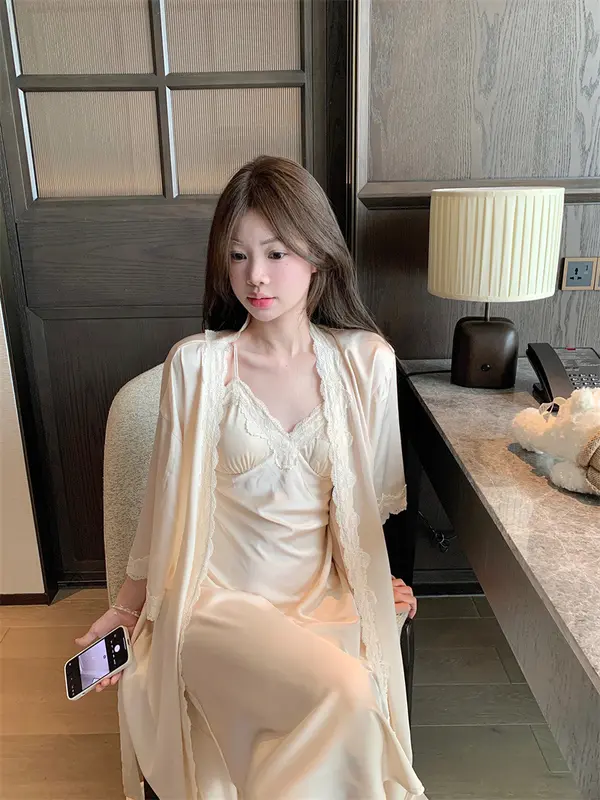 Set váy ngủ kèm choàng mặc nhà cổ V tay loe lụa mềm cho nữ - L0100 lụa sexy kèm choàng 2