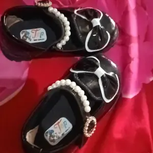 sepatu anak prempuan model dokmart pita tali. mutiara/sepatu baby shoes cantik murah lucu kekini.an Kaki Fashion