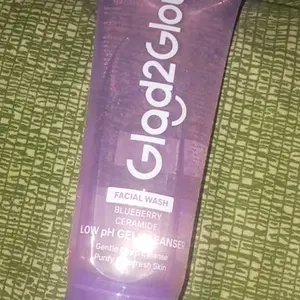 【150ml 49K】Glad2Glow Blueberry Ceramide Low pH Cleanser - Facial Wash Gentle skincare face wash sabun cuci muka mencerahkan wajah exfoliating exfoliasi wajah sabun muka pembersih wajah Memperbaiki penghalang kulit tetap terhidrasi wajah bersih glow