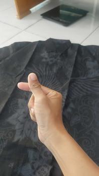 Product Review of MELEWIS HITAM Kemeja Batik Pria Lengan Panjang Warna Hitam Full Furing Katun Slimfit from D**y N**a 0