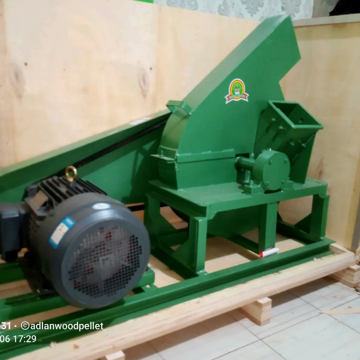 Mesin wood chip import 1t/h - mesin chipper kayu 1ton/jam - mesin wood chiper import 1tph - mesin cacah kayu import - mesin pencacah kayu import 1tph