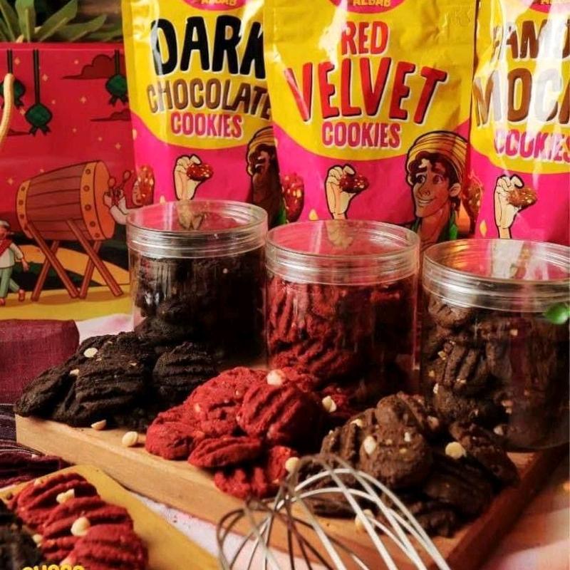 Choco Albab Trio Cookies | Flavoured Snack | Red Velvet, Dark Chocolate & Famous Mocha | Butter Cookies With Almond Nibs | SG Ready Stock | Great for dips | Crushed Ice Blended Toppings | Kuih Raya cookie 5