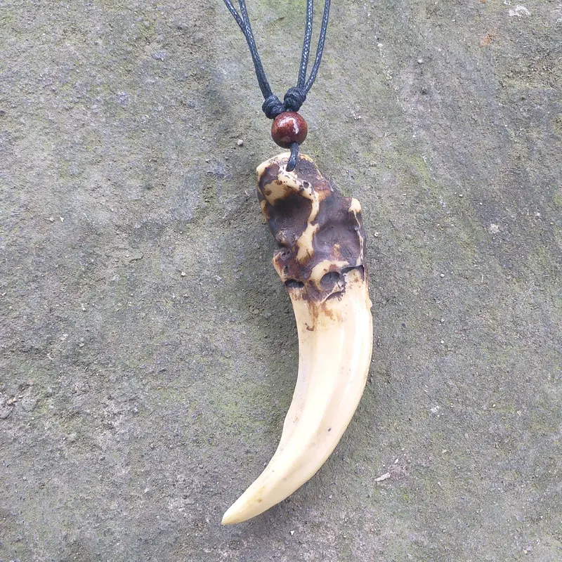Kalung Taring Macan Ngurak Replika 0
