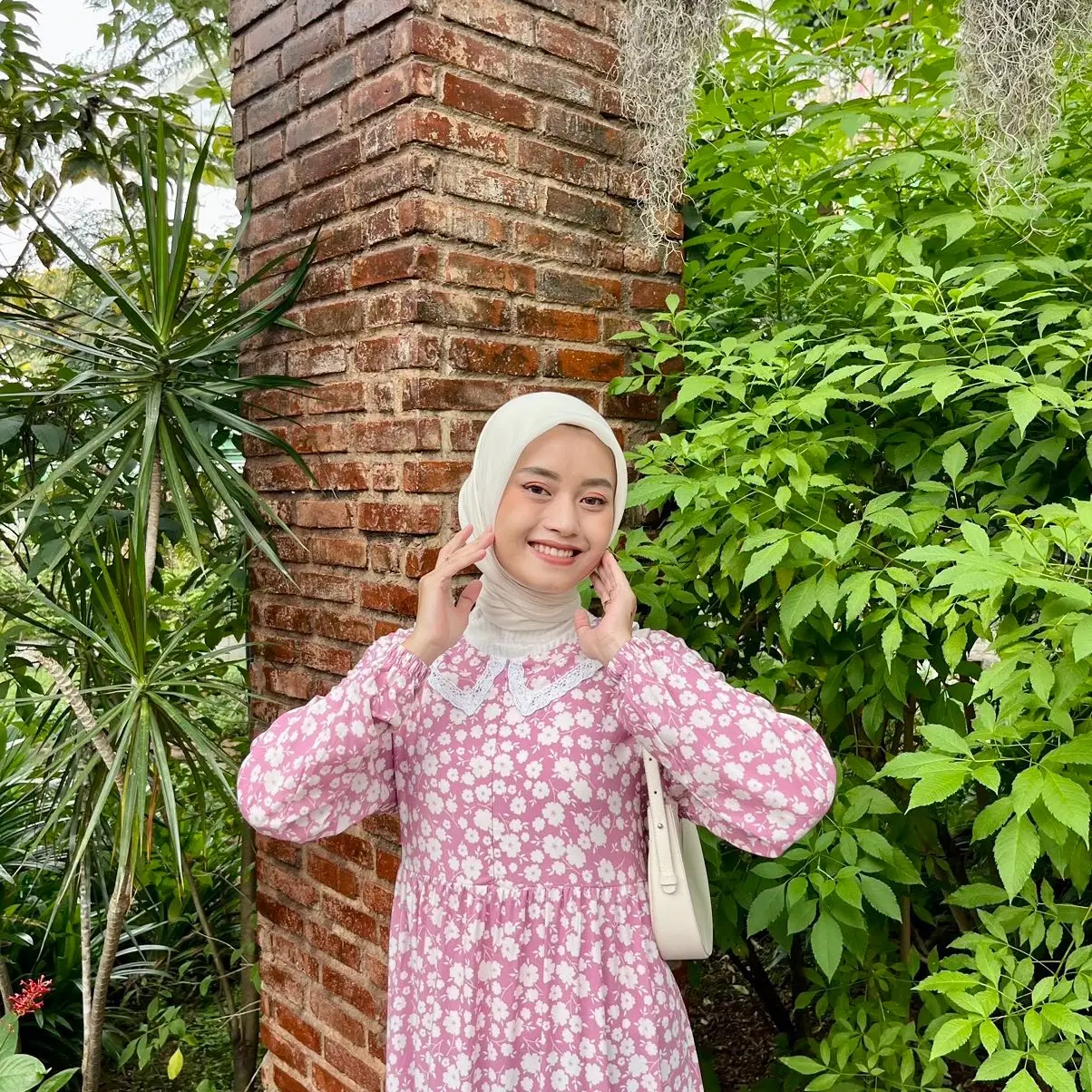 Syakilla Dress - Nameera Style Dress Muslimah, Gamis, Motif Bunga, Bahan Rayon, Adem, Busui Friendly, Korean Look Dress