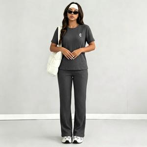 Conjunto Casual de Mujer en Tejido Suave Camiseta de Manga Corta y Pantalón Ancho Cintura Ajustable en Negro Blanco Rosa Azul Marino para Casa y Salidas Relajadas