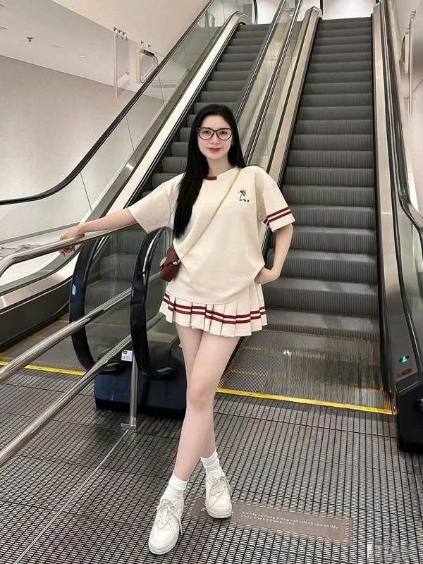 Sét Bộ váy thêu hình CÚN - Sét áo MIX chân váy xếp ly phối viền đỏ cạp chun có quần trong váy siêu hot hách dáng HT668