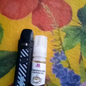 Essence Liku.it Vanilla ice Cream Food Grade Dingin Bahan Susu Berkualitas Tinggi BKn Untuk Konsumsi