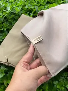 Hijab segi empat paris premium Muslim Tebal Katun Square Almahira Hijab segi empat paris premium Muslim Tebal Katun Square Almahira