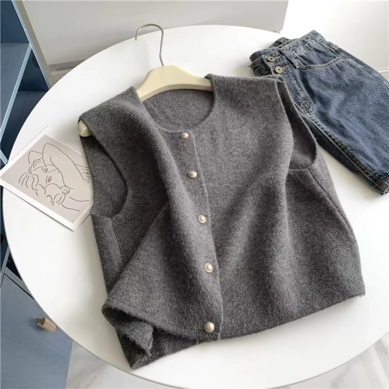 Mizee Atasan Rompi Rajut Longgar Tanpa Lengan Berkancing Wanita Premium Button Down Round Neck Woolen Knitted Loose Vest Top VM1416