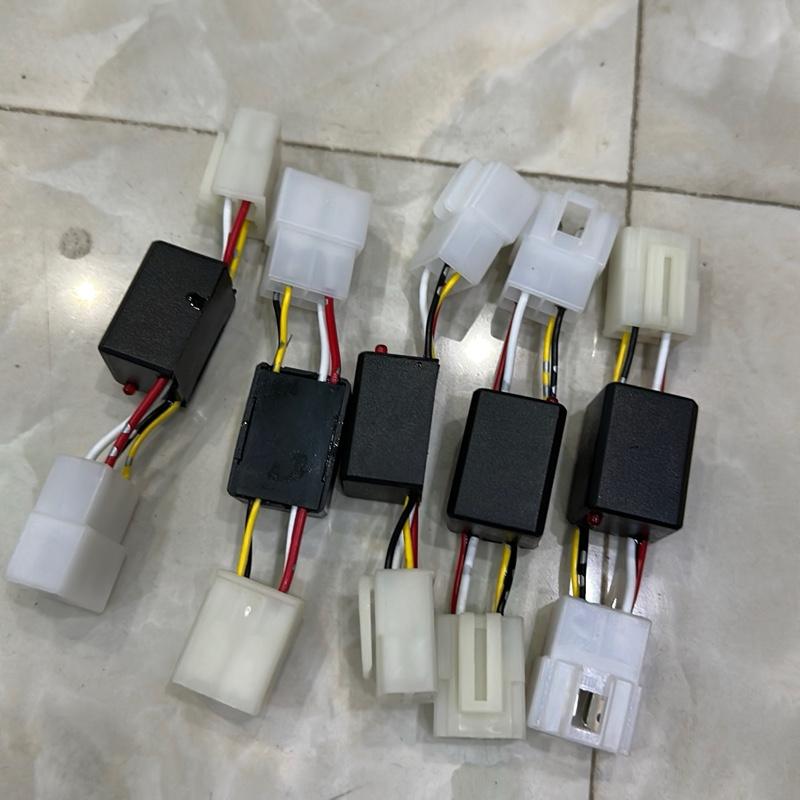 Mạch Tăng Sạc Xe Máy Khi Sử Dụng Đèn Led , Dòng điện ổn định 14,5 Vol Lắp Đặt Dễ Dàng ( Bảo hành 2 Năm ) Phụ Tùng