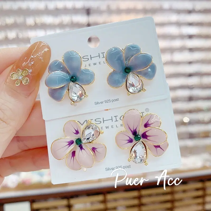 Puer acc Anting Wanita Gaya Korea Simple Model Kelopak Bunga Berlian Elegan Cocok Semua Outfit Kekinian J1555