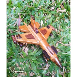 Miniatur Pesawat Tempur Kayu Kerajinan