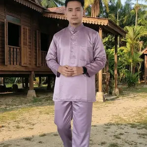 Setelan Baju Melayu Laki-laki Warna Ungu Elegan untuk Acara Tradisional
