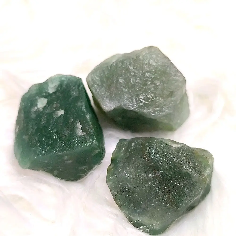 Raw green adventurine live claim or random picks (2-4 pcs) around 150grams. Our palm stone are handpicked and not brought in bulks to ensure good quality