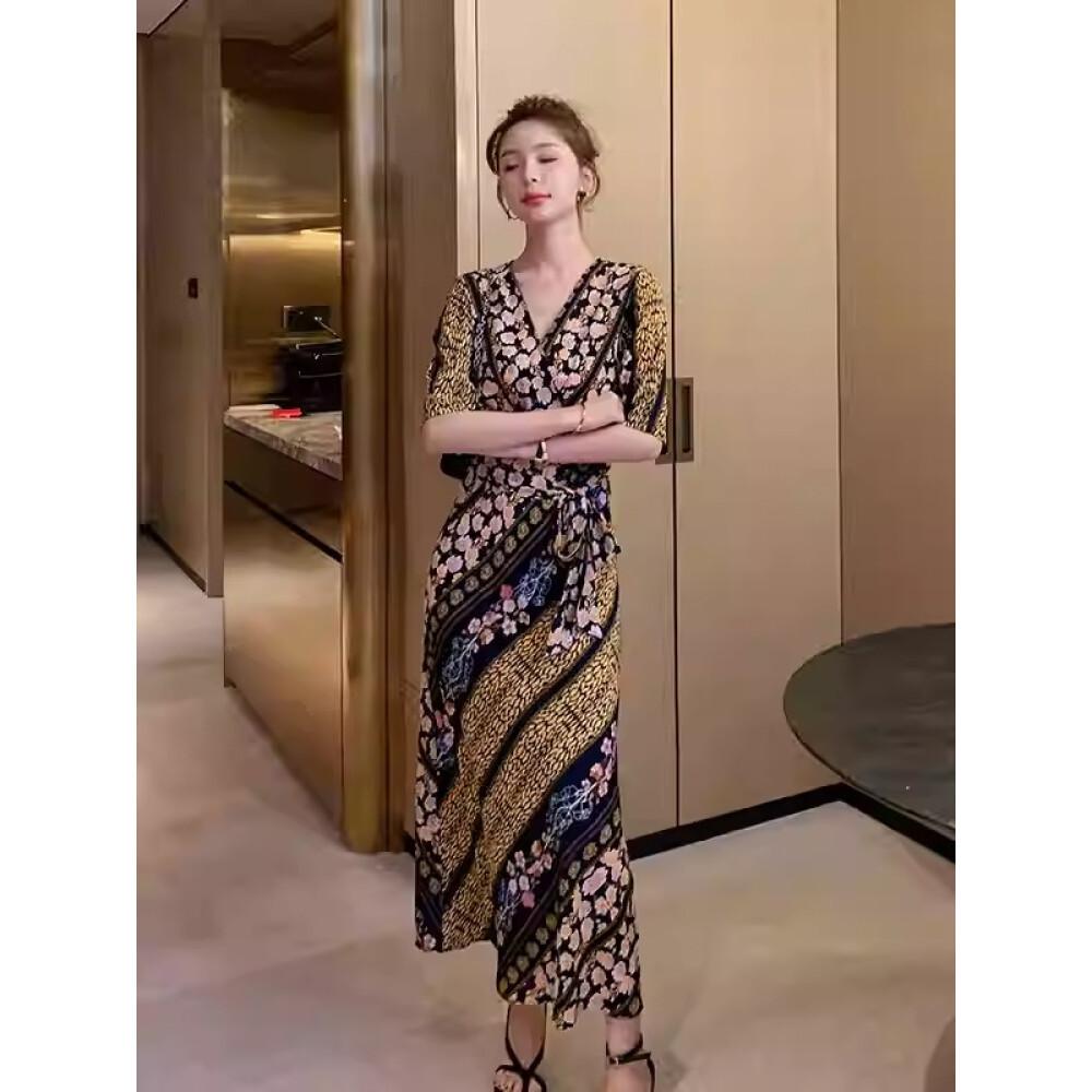 FADFAD Gaun Model Kerah Leher V-Neck Motif Cetak Gaya Kekinian Wanita