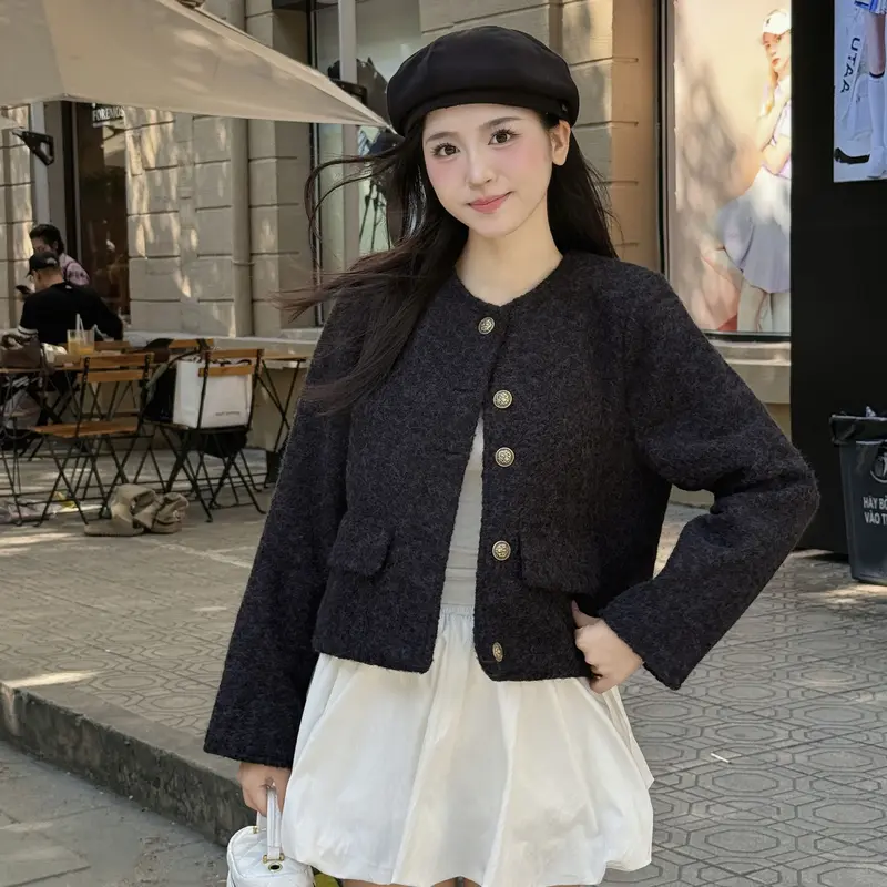 Áo Khoác Dạ Tweed Kiểu Nữ 2 Lớp Có Đệm Vai Dáng Ngắn Basic Chi Tiết Cổ Tròn Cúc Đồng Mùa Thu Đông Kimee - KA688 | BigBuy360 - bigbuy360.vn