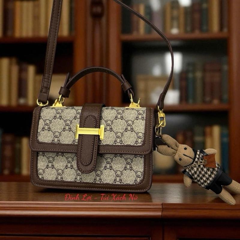  Túi Xách Nữ Túi Cầm Tay Túi Đeo Vai Đeo Chéo Vân Da Gấu Kèm Móc Thỏ Phù Hợp Đi Chơi Đi Làm Size 20cm Hàng 3 Ngăn - T19 