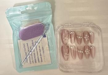 Product Review of 【S$8.98 2024 press on nail】High quality,handmade,easy to wear,reusable,cost-effective and affordable from Y**y 1