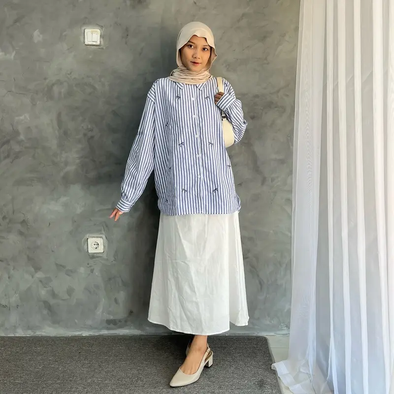 kaizy top kemeja stripe ribbon coquette outfit 3
