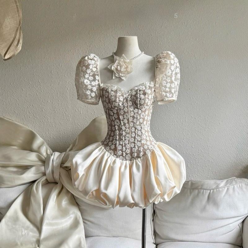 Váy ren hoa cổ vuông tay bồng chân váy tafta (không kèm hoa cổ)