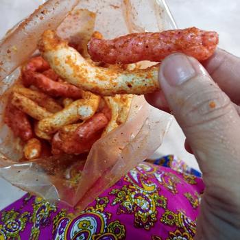 Product Review of Paket Gurilem & Kerupuk Mangkok Pedas isi 500 gram Food Snacks from r**y 2