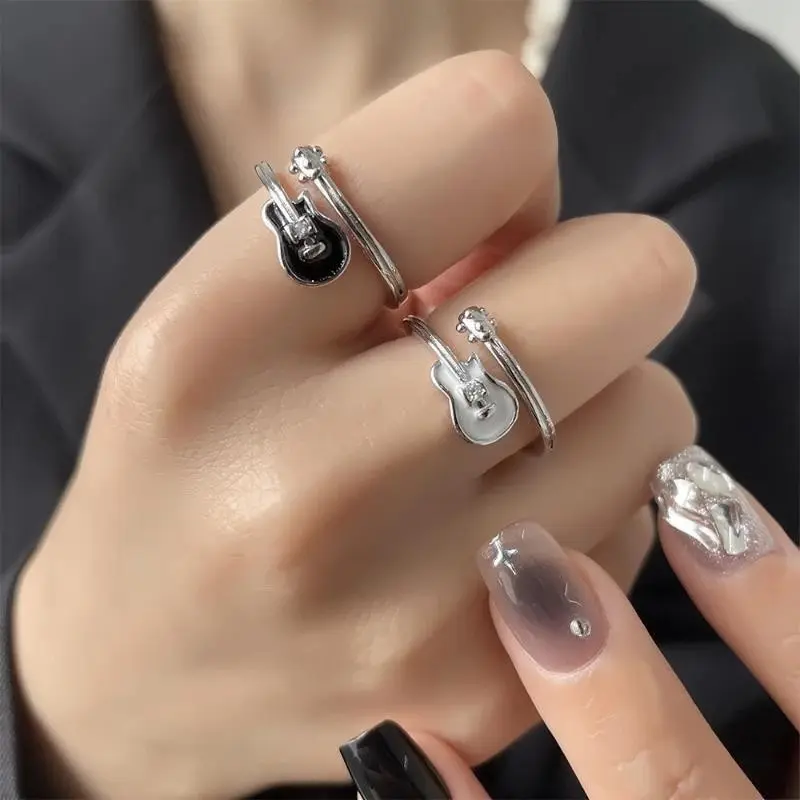 Cincin Model Gitar White guitar, trendy rock style, black instrument, opening ring, female
