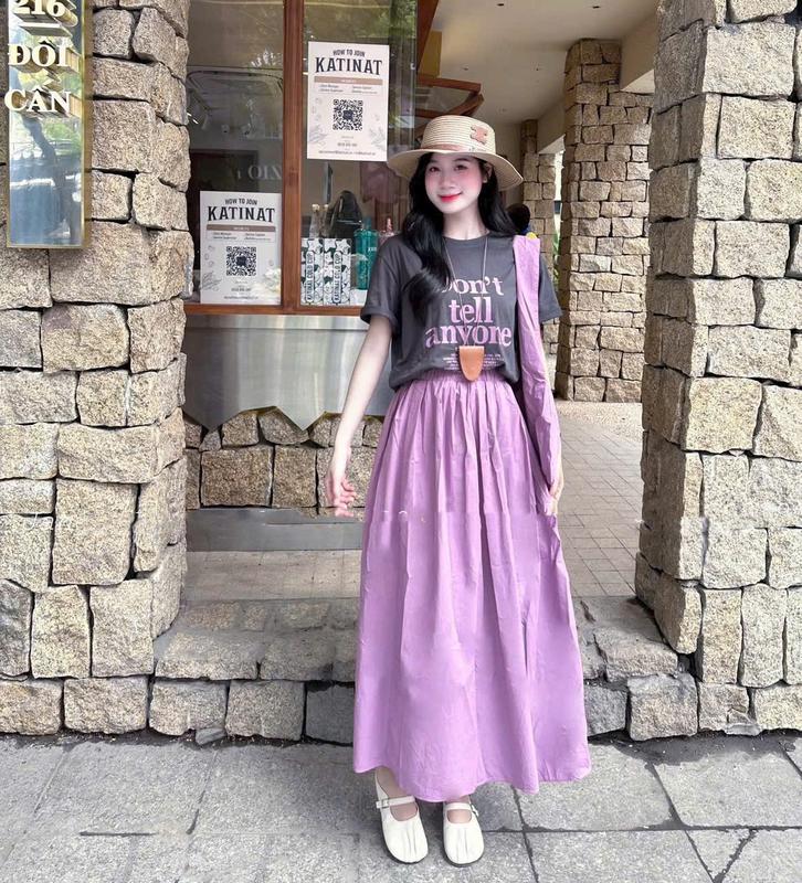 Sét áo thun cotton màu ghi phối chân váy xòe midi tím chất thô (tặng kèm túi ) đáng suông phong cách trẻ trung cho nữ đi chơi, đi du lịch 3