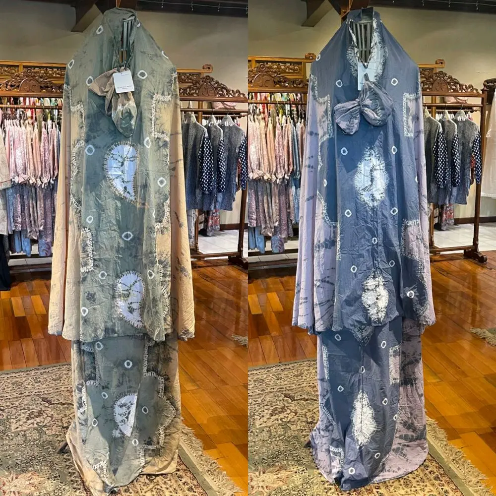 Mukena Traveling ( Atas Bawah + Pouch ) by Dian Pelangi ORIGINAL Mukenah Rukuh Busana Perlengkapan Ibadah Sholat Lebaran Perjalanan Wanita Hijaber Cantik Anggun Modis Modern Simple Elegan Mewah ModelTerbaru Motif Jumputan Sasirangan Hand Made Kekinian