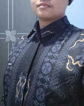 Product Review of Laskala Batik Premium Sentani Kemeja Batik Pria Slimfit Lengan Panjang from 𝙑**撒 1