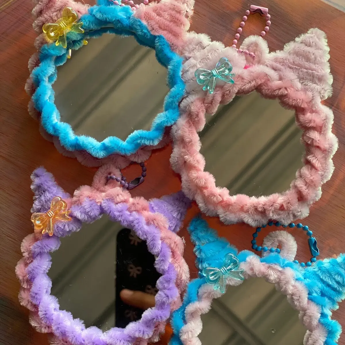 Gantungan Kunci Cermin Kawat Bulu Cantik dan Unik - Ganci
