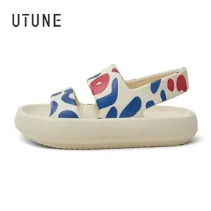 UTUNE Lady Sandal Elastisitas Nyaman Pembasahan Lembut Bagian Bawah Lembut Dalam di Luar Ruangan Bepergian Perempuan Santai Serbaguna Cantik Kepopuleran 2025 Musim Panas Produk Baru Wanita Pantai Kasual Selop Karet Cewek Shoes Sendal Jelly