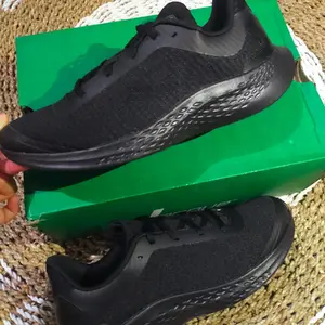 Sepatu olahraga persit kck