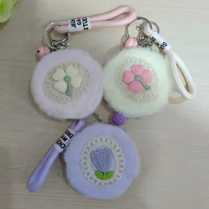 Pink Ocean Kaca Cermin Imut Bulu Bunga Bordir – Compact & Stylish Round Fur Flower Bagcharm