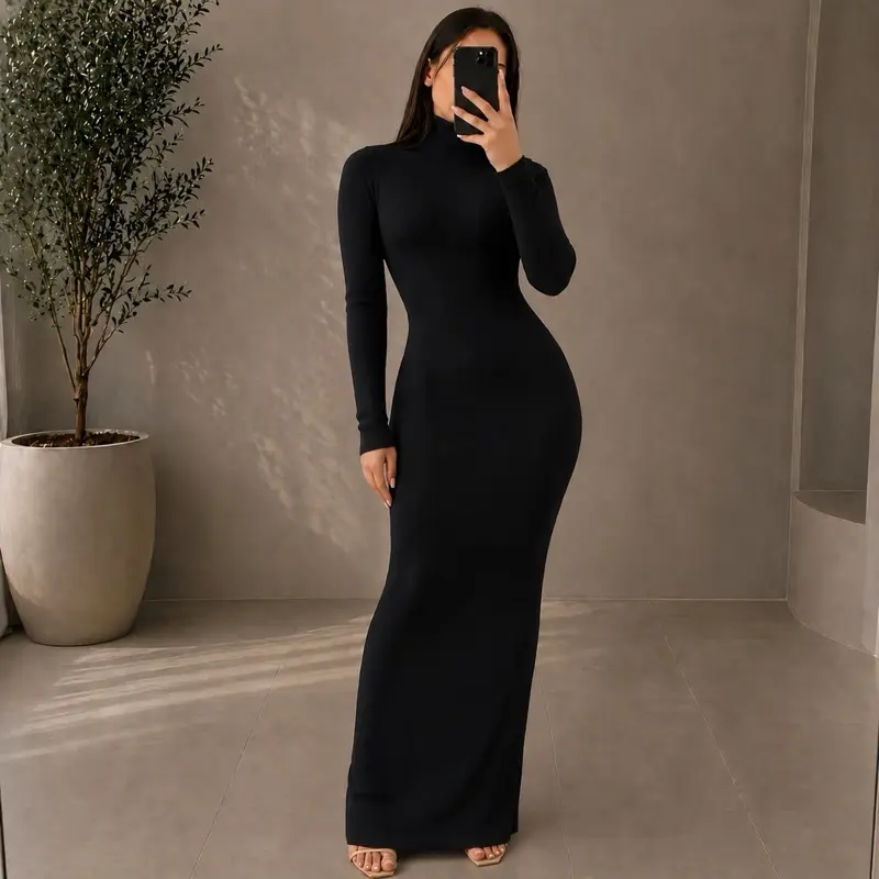 Vestido Longo Canelado Premium de alta qualidade, com mangas comprida, gola alta, valoriza a silhueta com elegância e ótimo caimento.